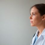 Как определить, что вам нужна консультация у врача-аллерголога: основные симптомы